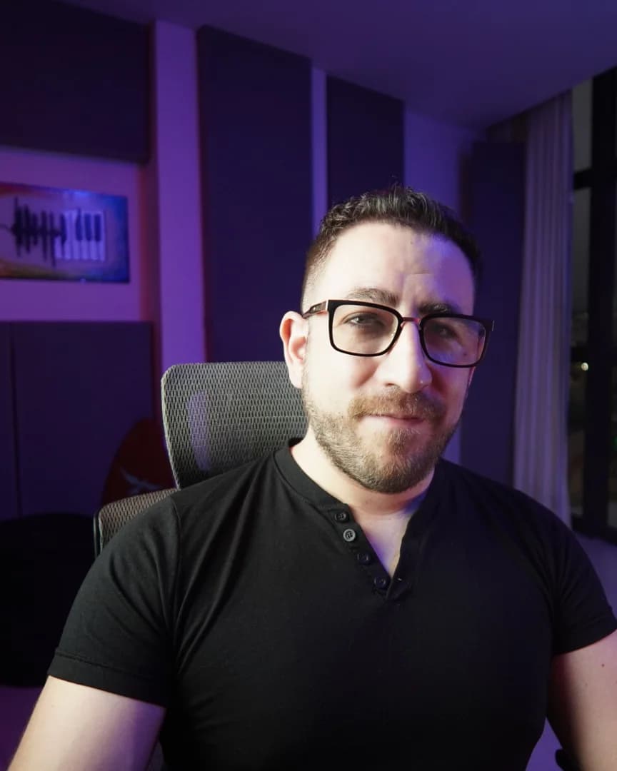 Ramiro Gómez Massetti en el estudio de Sinfonix